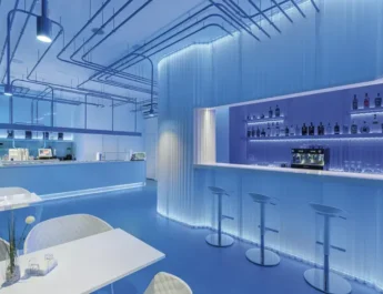 Interiorismo en heladerías: innovación, funcionalidad y mesas de acero inoxidable en espacios gastronómicos