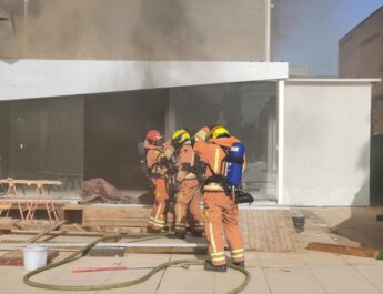 Incendio en un local en obras del centro comercial Bonaire: reflexión sobre seguridad y prevención. Una mañana de tensión