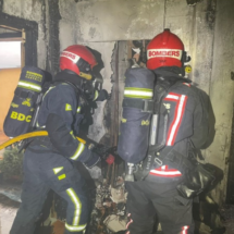 Bomberos actúan rápidamente tras incendio en un hostal de Vinaròs, Castellón