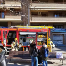 Rápida actuación de los Bomberos ante un aviso de fuego en la plaza de l’Escorxador