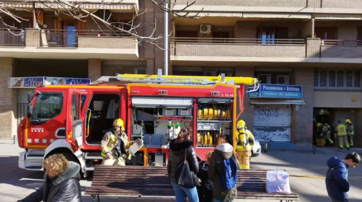 Rápida actuación de los Bomberos ante un aviso de fuego en la plaza de l’Escorxador