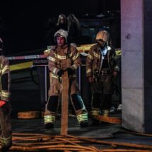 Clausurada una hamburguesería por dos incendios casi consecutivos en A Coruña. Actuación inmediata de los Bomberos tras un incendio nocturno.