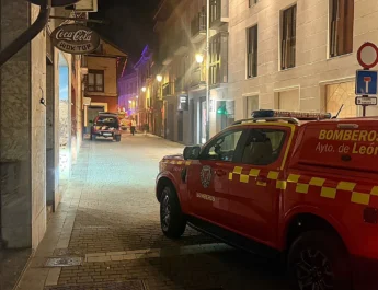 Incendio en restaurante de León: rápida actuación evita daños mayores en el centro urbano. Un suceso que activó todas las alarmas