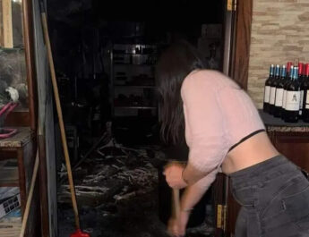 Un incendio destruye una tapería en Ponte Caldelas a las puertas de la Festa da Troita. La rápida propagación