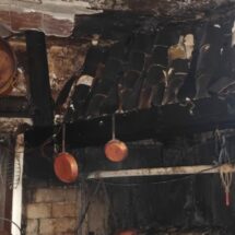 Incendio devastador obliga al cierre temporal de un histórico restaurante en Mijas. Un suceso que sacude a la hostelería local.