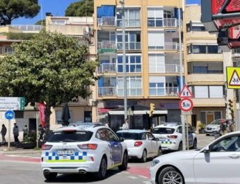 Un incendio en un restaurante de Blanes obliga a desalojar a los clientes y deja un herido. Emergencia en S’Auguer moviliza a Bomberos